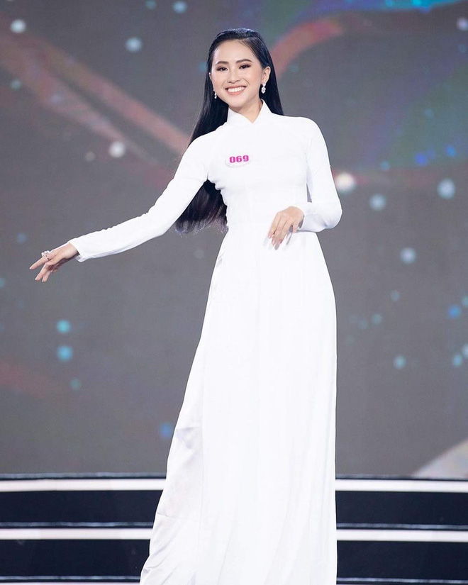 Dàn bê tráp toàn gái xinh trong đám hỏi Phan Thành, có cả thí sinh Hoa hậu mới đỉnh - 2 Dàn bê tráp toàn gái xinh trong đám hỏi Phan Thành, có cả thí sinh Hoa hậu mới đỉnh - 2