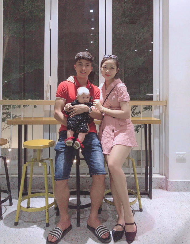 Văn Đức lên đồ đi chơi nhưng bị vợ bắt 'lột sạch' vì lý do hài hước: Em không còn gì để mặc Văn Đức lên đồ đi chơi nhưng bị vợ bắt 'lột sạch' vì lý do hài hước: Em không còn gì để mặc