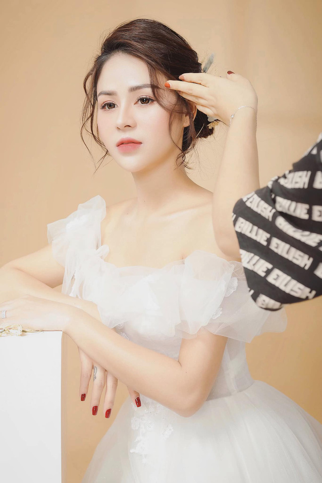 Hướng dương ngược nắng: Hồng Đăng - Hồng Diễm hóa ra không phải nhân vật trung tâm, nữ chính từng gây tranh cãi vì PTTM, làm công nhân mà xinh như minh tinh - 6 Hướng dương ngược nắng: Hồng Đăng - Hồng Diễm hóa ra không phải nhân vật trung tâm, nữ chính từng gây tranh cãi vì PTTM, làm công nhân mà xinh như minh tinh - 6