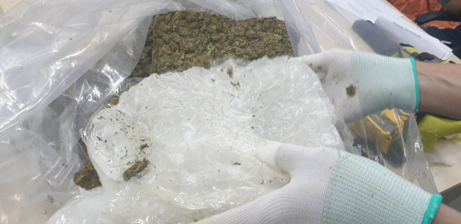 Hơn 20 kg ma tuý trong các lô hàng quà biếu được ngụy trang tinh vi về Sài Gòn - 1 Hơn 20 kg ma tuý trong các lô hàng quà biếu được ngụy trang tinh vi về Sài Gòn - 1