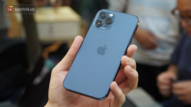 Vì sao bạn nên mua iPhone 12 chính hãng và nói không với hàng xách tay? - 1 Vì sao bạn nên mua iPhone 12 chính hãng và nói không với hàng xách tay? - 1