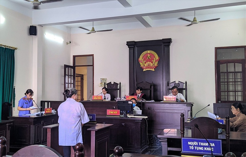 Tiến sĩ thuê người tạt axít tình địch Tiến sĩ thuê người tạt axít tình địch