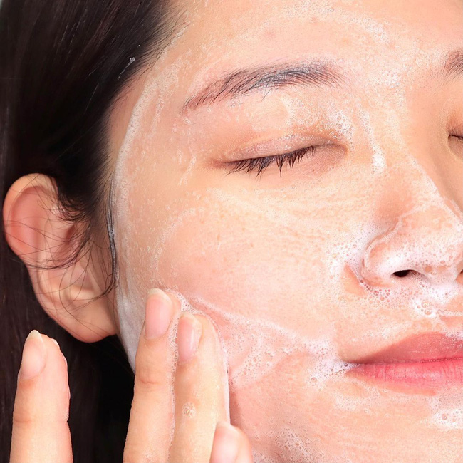 Bác sĩ khuyến cáo: Nàng da dầu cần tránh 4 sản phẩm skincare kẻo mùa Đông da cũng bóng nhẫy chẳng khác mùa Hè Bác sĩ khuyến cáo: Nàng da dầu cần tránh 4 sản phẩm skincare kẻo mùa Đông da cũng bóng nhẫy chẳng khác mùa Hè