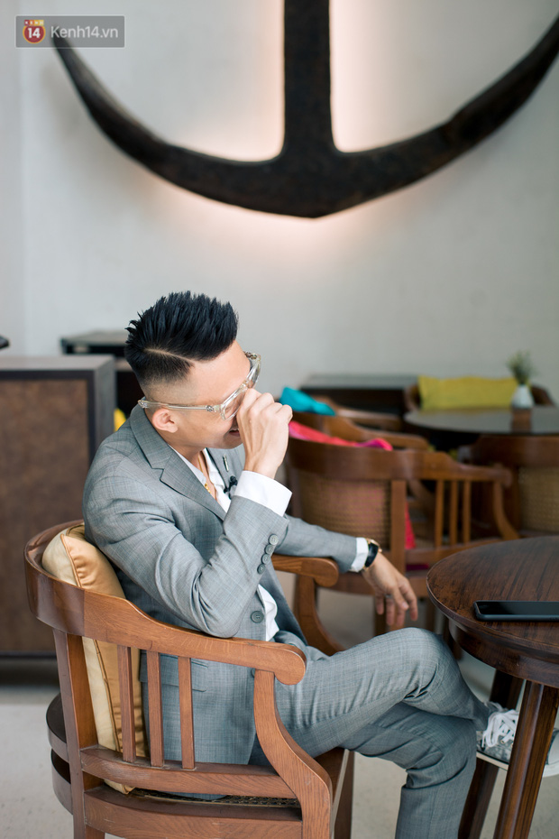 Con trai ông trùm nhựa Long Thành lần đầu kể về cuộc sống siêu giàu, tiết lộ mâu thuẫn vợ chồng vì hình 'đăng phây' - 8 Con trai ông trùm nhựa Long Thành lần đầu kể về cuộc sống siêu giàu, tiết lộ mâu thuẫn vợ chồng vì hình 'đăng phây' - 8