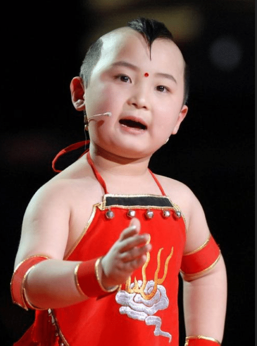 'Đứa bé trong tranh Tết' nổi tiếng nhờ vẻ đáng yêu, kiếm tiền nuôi cả gia đình rồi đột ngột qua đời, tất cả chỉ vì một câu nói của mẹ ruột 'Đứa bé trong tranh Tết' nổi tiếng nhờ vẻ đáng yêu, kiếm tiền nuôi cả gia đình rồi đột ngột qua đời, tất cả chỉ vì một câu nói của mẹ ruột