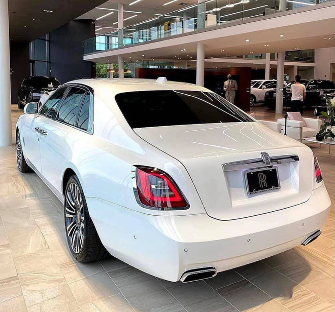 Rộ tin Rolls-Royce Ghost 2021 đầu tiên lên đường về Việt Nam, cập bến ngày đầu năm sau - 1 Rộ tin Rolls-Royce Ghost 2021 đầu tiên lên đường về Việt Nam, cập bến ngày đầu năm sau - 1