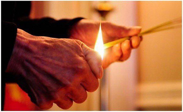 Cúng Rằm thì nên thắp trên bàn thờ bao nhiêu nén hương để thu hút tài lộc, mọi chuyện hanh thông? Cúng Rằm thì nên thắp trên bàn thờ bao nhiêu nén hương để thu hút tài lộc, mọi chuyện hanh thông?