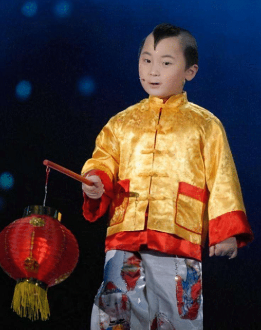 'Đứa bé trong tranh Tết' nổi tiếng nhờ vẻ đáng yêu, kiếm tiền nuôi cả gia đình rồi đột ngột qua đời, tất cả chỉ vì một câu nói của mẹ ruột - 3 'Đứa bé trong tranh Tết' nổi tiếng nhờ vẻ đáng yêu, kiếm tiền nuôi cả gia đình rồi đột ngột qua đời, tất cả chỉ vì một câu nói của mẹ ruột - 3