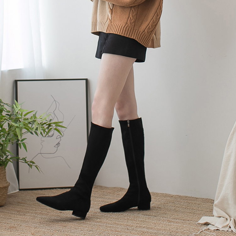 4 kiểu boots 'chấp' hết mọi thể loại giày cao gót về độ sang xịn, mùa Thu Đông nàng sành điệu nào cũng nên sắm - 10 4 kiểu boots 'chấp' hết mọi thể loại giày cao gót về độ sang xịn, mùa Thu Đông nàng sành điệu nào cũng nên sắm - 10