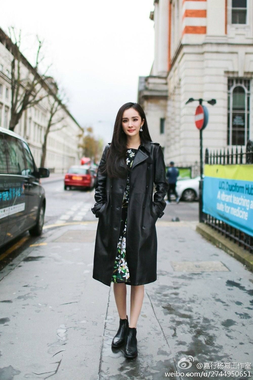 4 kiểu boots 'chấp' hết mọi thể loại giày cao gót về độ sang xịn, mùa Thu Đông nàng sành điệu nào cũng nên sắm - 11 4 kiểu boots 'chấp' hết mọi thể loại giày cao gót về độ sang xịn, mùa Thu Đông nàng sành điệu nào cũng nên sắm - 11