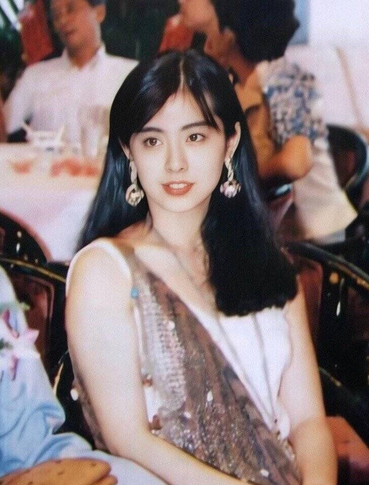 Nguyên nhân khiến 'đệ nhất mỹ nhân châu Á' Vương Tổ Hiền sống độc thân dù đã 53 tuổi, hóa ra là vì nỗi ám ảnh đáng sợ này? - 2 Nguyên nhân khiến 'đệ nhất mỹ nhân châu Á' Vương Tổ Hiền sống độc thân dù đã 53 tuổi, hóa ra là vì nỗi ám ảnh đáng sợ này? - 2