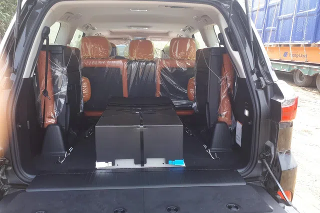 Lexus LX 570 Super Sport 2021 đầu tiên về Việt Nam: Giá hơn 9 tỷ, nâng cấp 'ăn chắc mặc bền' nhưng vẫn là hàng 'hot' cho đại gia Việt - 3 Lexus LX 570 Super Sport 2021 đầu tiên về Việt Nam: Giá hơn 9 tỷ, nâng cấp 'ăn chắc mặc bền' nhưng vẫn là hàng 'hot' cho đại gia Việt - 3