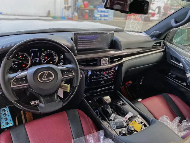 Lexus LX 570 Super Sport 2021 đầu tiên về Việt Nam: Giá hơn 9 tỷ, nâng cấp 'ăn chắc mặc bền' nhưng vẫn là hàng 'hot' cho đại gia Việt - 7 Lexus LX 570 Super Sport 2021 đầu tiên về Việt Nam: Giá hơn 9 tỷ, nâng cấp 'ăn chắc mặc bền' nhưng vẫn là hàng 'hot' cho đại gia Việt - 7