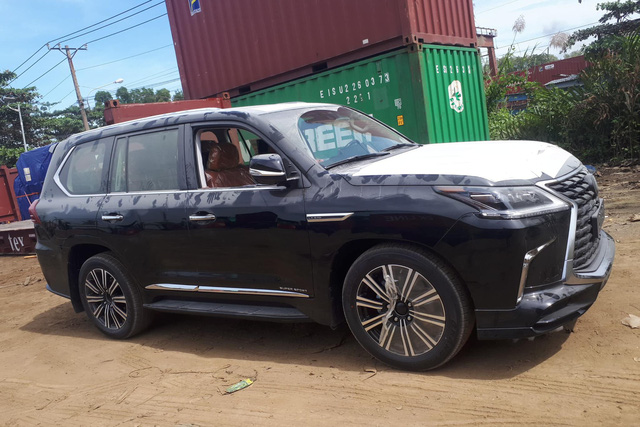 Lexus LX 570 Super Sport 2021 đầu tiên về Việt Nam: Giá hơn 9 tỷ, nâng cấp 'ăn chắc mặc bền' nhưng vẫn là hàng 'hot' cho đại gia Việt Lexus LX 570 Super Sport 2021 đầu tiên về Việt Nam: Giá hơn 9 tỷ, nâng cấp 'ăn chắc mặc bền' nhưng vẫn là hàng 'hot' cho đại gia Việt