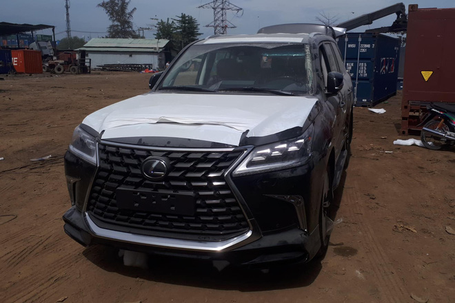 Lexus LX 570 Super Sport 2021 đầu tiên về Việt Nam: Giá hơn 9 tỷ, nâng cấp 'ăn chắc mặc bền' nhưng vẫn là hàng 'hot' cho đại gia Việt - 1 Lexus LX 570 Super Sport 2021 đầu tiên về Việt Nam: Giá hơn 9 tỷ, nâng cấp 'ăn chắc mặc bền' nhưng vẫn là hàng 'hot' cho đại gia Việt - 1