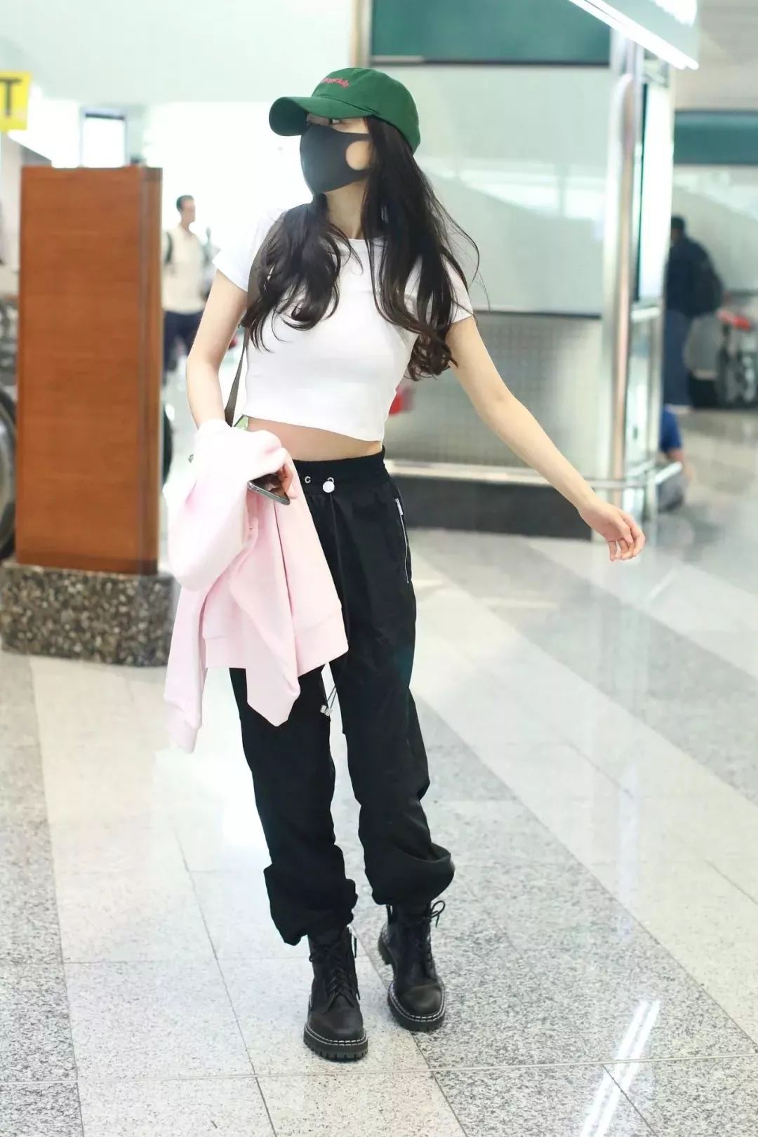 4 kiểu boots 'chấp' hết mọi thể loại giày cao gót về độ sang xịn, mùa Thu Đông nàng sành điệu nào cũng nên sắm - 1 4 kiểu boots 'chấp' hết mọi thể loại giày cao gót về độ sang xịn, mùa Thu Đông nàng sành điệu nào cũng nên sắm - 1