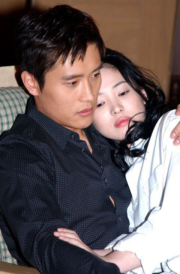 Tình đầu ít ai biết của Song Hye Kyo: CEO nhà SM nguyện cả đời bảo vệ nhưng toang, người yêu Á hậu người lấy tài tử và kết cục buồn - 6 Tình đầu ít ai biết của Song Hye Kyo: CEO nhà SM nguyện cả đời bảo vệ nhưng toang, người yêu Á hậu người lấy tài tử và kết cục buồn - 6
