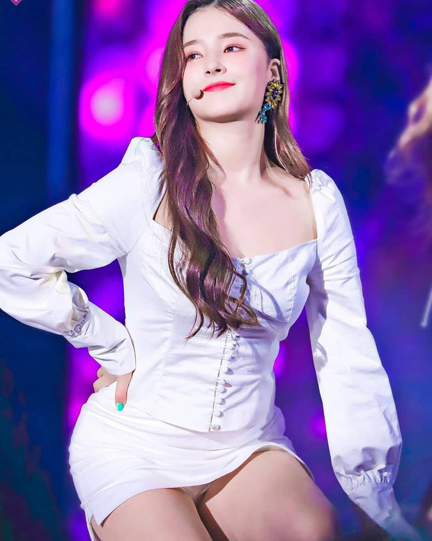 Nancy (MOMOLAND) thường xuyên 'lộ hàng' trên sân khấu, phá nát hình ảnh 'thiên thần lai' khiến khán giả la ó - 5 Nancy (MOMOLAND) thường xuyên 'lộ hàng' trên sân khấu, phá nát hình ảnh 'thiên thần lai' khiến khán giả la ó - 5