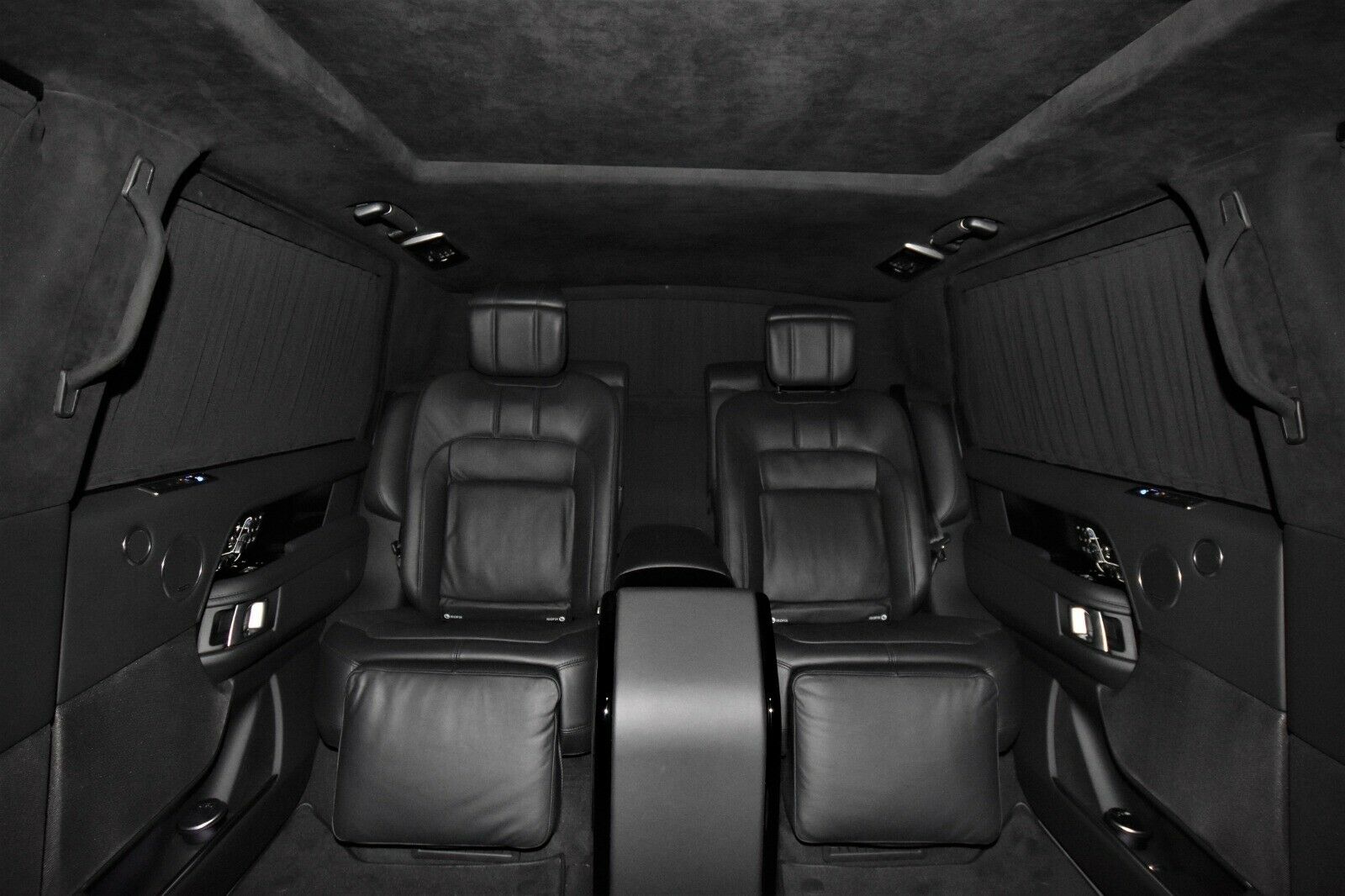 Range Rover SVAutobiography bản chống đạn giá 1,3 triệu USD - 6 Range Rover SVAutobiography bản chống đạn giá 1,3 triệu USD - 6