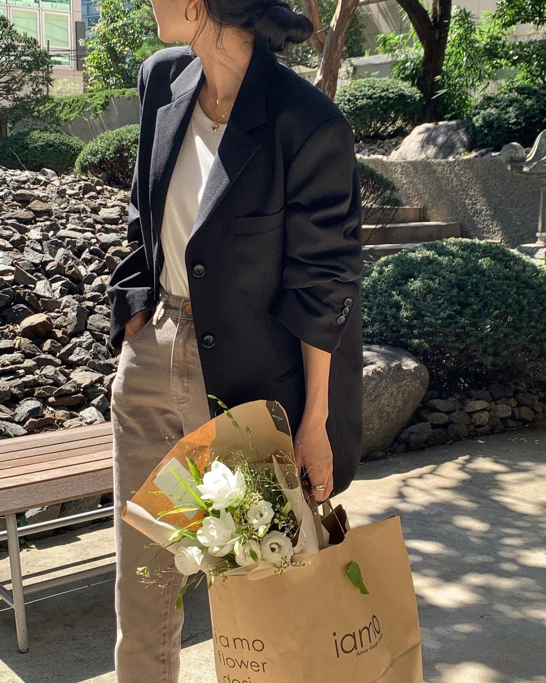 5 mẫu áo quá hợp để diện cùng blazer, bạn cần biết hết để không bao giờ thất bại trong chuyện mặc đẹp - 14 5 mẫu áo quá hợp để diện cùng blazer, bạn cần biết hết để không bao giờ thất bại trong chuyện mặc đẹp - 14