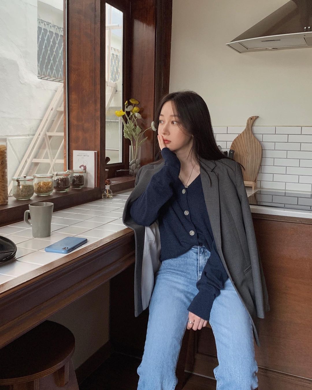 5 mẫu áo quá hợp để diện cùng blazer, bạn cần biết hết để không bao giờ thất bại trong chuyện mặc đẹp - 8 5 mẫu áo quá hợp để diện cùng blazer, bạn cần biết hết để không bao giờ thất bại trong chuyện mặc đẹp - 8
