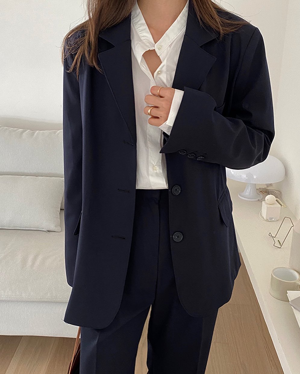 5 mẫu áo quá hợp để diện cùng blazer, bạn cần biết hết để không bao giờ thất bại trong chuyện mặc đẹp - 2 5 mẫu áo quá hợp để diện cùng blazer, bạn cần biết hết để không bao giờ thất bại trong chuyện mặc đẹp - 2