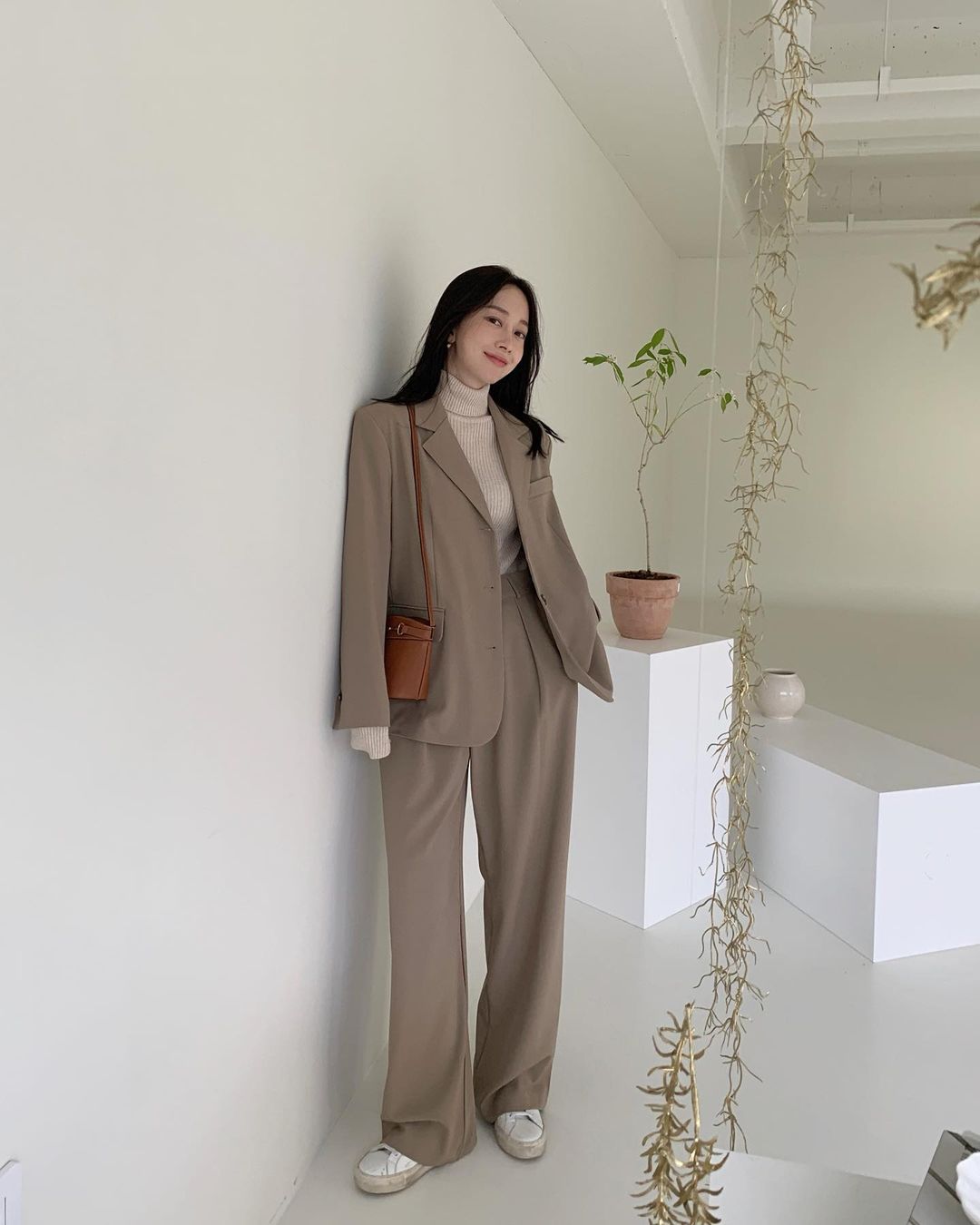 5 mẫu áo quá hợp để diện cùng blazer, bạn cần biết hết để không bao giờ thất bại trong chuyện mặc đẹp - 16 5 mẫu áo quá hợp để diện cùng blazer, bạn cần biết hết để không bao giờ thất bại trong chuyện mặc đẹp - 16