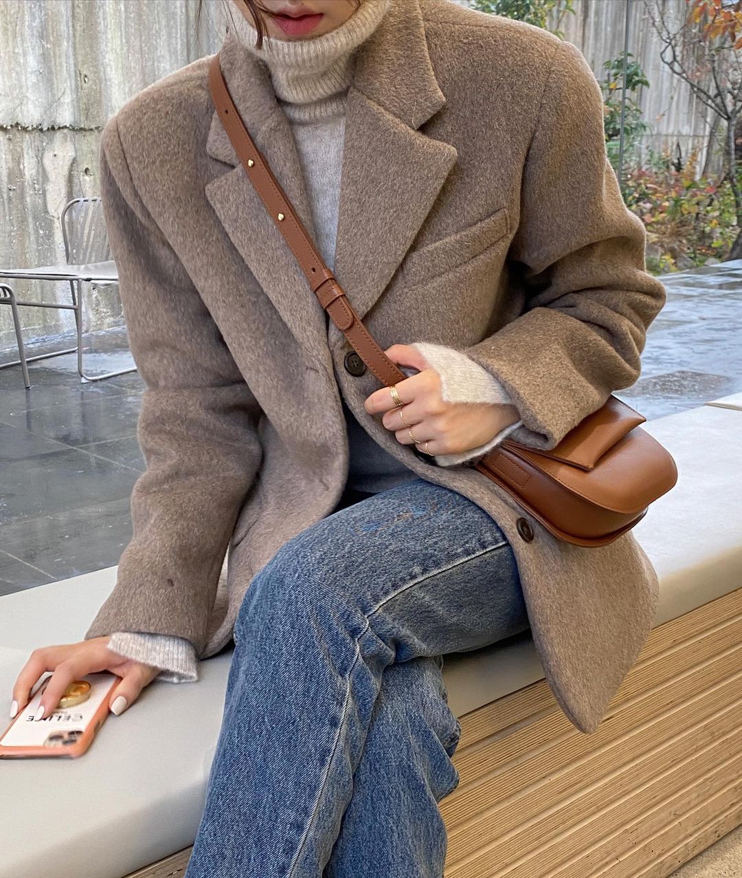 5 mẫu áo quá hợp để diện cùng blazer, bạn cần biết hết để không bao giờ thất bại trong chuyện mặc đẹp - 18 5 mẫu áo quá hợp để diện cùng blazer, bạn cần biết hết để không bao giờ thất bại trong chuyện mặc đẹp - 18