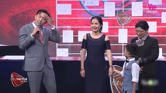 Trấn Thành gây tranh cãi dữ dội, bị chỉ trích xui thí sinh nhí 'Siêu trí tuệ' huênh hoang, kênh kiệu với bạn bè từng không chơi với mình - 3 Trấn Thành gây tranh cãi dữ dội, bị chỉ trích xui thí sinh nhí 'Siêu trí tuệ' huênh hoang, kênh kiệu với bạn bè từng không chơi với mình - 3