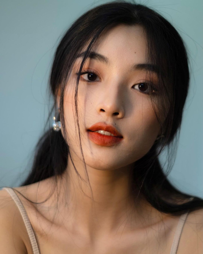 Bà nội sở hữu nhan sắc thuộc hàng visual hồi đó, dân tình tò mò cháu gái có ké được miếng đẹp nào không? - 4 Bà nội sở hữu nhan sắc thuộc hàng visual hồi đó, dân tình tò mò cháu gái có ké được miếng đẹp nào không? - 4