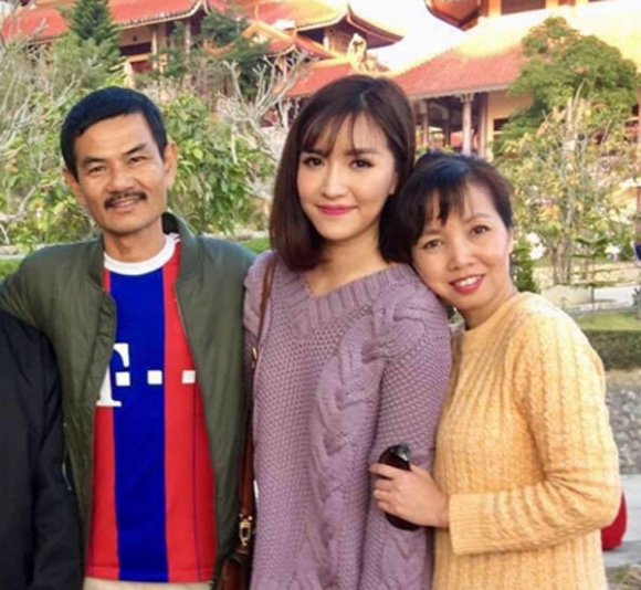 Thích thú với chuyện nhà Bích Phương: Con gái vừa khoe quyết tâm ăn uống lành mạnh, mẹ lập tức vào 'cà khịa' tới bến - 3 Thích thú với chuyện nhà Bích Phương: Con gái vừa khoe quyết tâm ăn uống lành mạnh, mẹ lập tức vào 'cà khịa' tới bến - 3