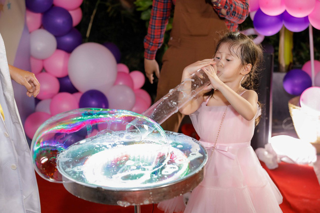 Trang Trần tổ chức sinh nhật 5 tuổi hoành tráng cho con gái, tiết lộ nguyên nhân thiếu vắng chồng và em ruột trong dịp đặc biệt Trang Trần tổ chức sinh nhật 5 tuổi hoành tráng cho con gái, tiết lộ nguyên nhân thiếu vắng chồng và em ruột trong dịp đặc biệt