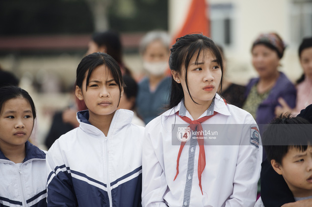 Nữ sinh cấp 2 chiếm spotlight trong ngày đón Hoa hậu Đỗ Thị Hà về quê, hạt giống nhan sắc đây rồi! - 3 Nữ sinh cấp 2 chiếm spotlight trong ngày đón Hoa hậu Đỗ Thị Hà về quê, hạt giống nhan sắc đây rồi! - 3