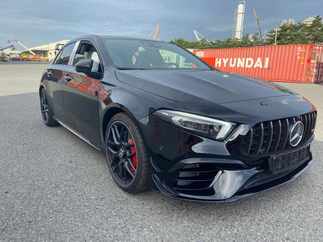 Mercedes-AMG A 45 S đầu tiên về Việt Nam, giá dự kiến hơn 2 tỷ đồng - 1 Mercedes-AMG A 45 S đầu tiên về Việt Nam, giá dự kiến hơn 2 tỷ đồng - 1