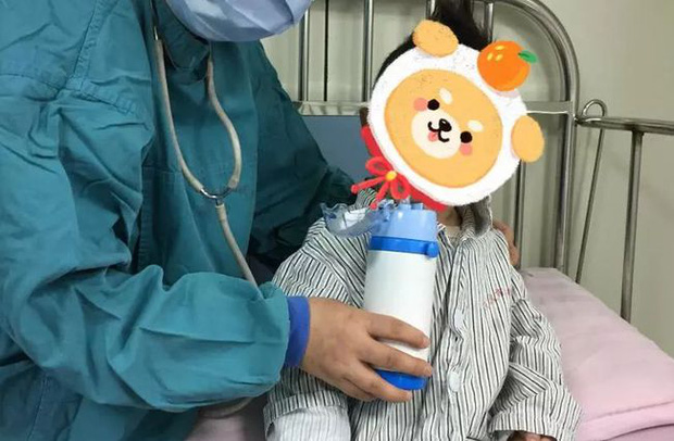 Bé gái 2 tuổi mắc bệnh bạch cầu phải hóa trị suốt 30 tháng, nguyên nhân xuất phát từ những món đồ quen thuộc Bé gái 2 tuổi mắc bệnh bạch cầu phải hóa trị suốt 30 tháng, nguyên nhân xuất phát từ những món đồ quen thuộc