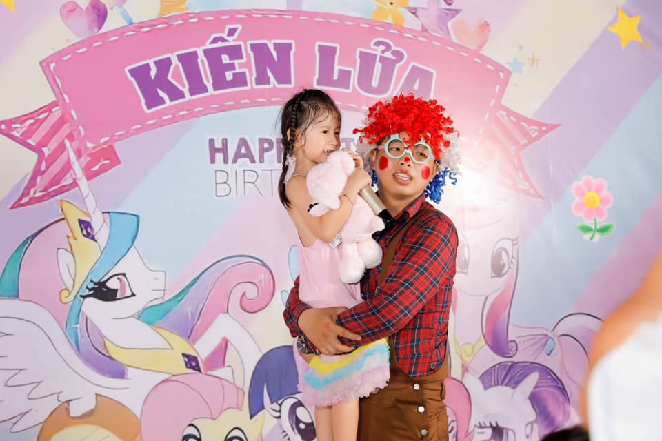 Trang Trần tổ chức sinh nhật 5 tuổi hoành tráng cho con gái, tiết lộ nguyên nhân thiếu vắng chồng và em ruột trong dịp đặc biệt - 13 Trang Trần tổ chức sinh nhật 5 tuổi hoành tráng cho con gái, tiết lộ nguyên nhân thiếu vắng chồng và em ruột trong dịp đặc biệt - 13