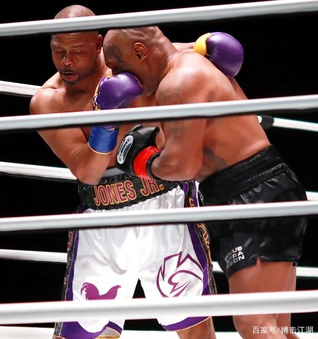 Báo Trung Quốc chê Mike Tyson 'diễn kịch' trên võ đài, đòi một trận quyết đấu với Yi Long Báo Trung Quốc chê Mike Tyson 'diễn kịch' trên võ đài, đòi một trận quyết đấu với Yi Long