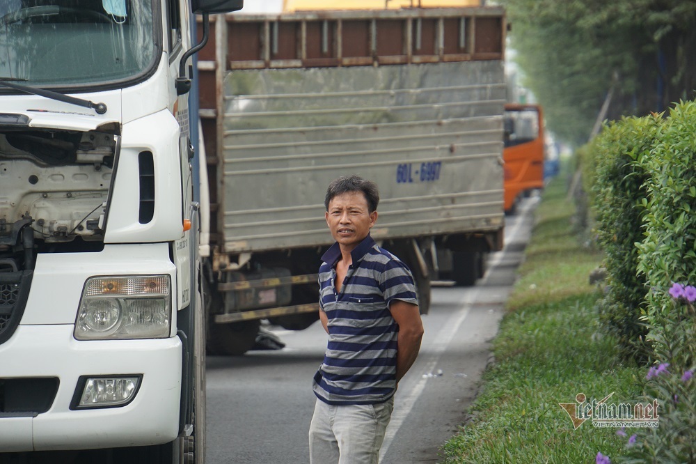 Cả phía Đông Sài Gòn kẹt cứng, đi 3 tiếng nhích được 1km - 10 Cả phía Đông Sài Gòn kẹt cứng, đi 3 tiếng nhích được 1km - 10