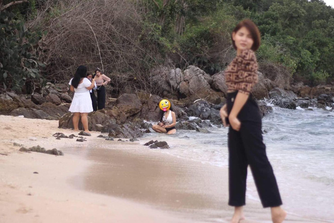 Pha chụp ảnh 'lệch ống ngắm' của thanh niên khiến hội chị em phẫn nộ, dân tình thì tò mò: 'Ông cầm máy còn sống không?' - 4 Pha chụp ảnh 'lệch ống ngắm' của thanh niên khiến hội chị em phẫn nộ, dân tình thì tò mò: 'Ông cầm máy còn sống không?' - 4