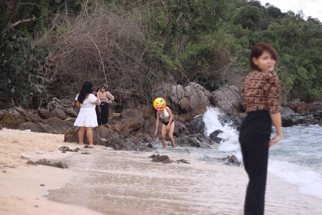 Pha chụp ảnh 'lệch ống ngắm' của thanh niên khiến hội chị em phẫn nộ, dân tình thì tò mò: 'Ông cầm máy còn sống không?' - 3 Pha chụp ảnh 'lệch ống ngắm' của thanh niên khiến hội chị em phẫn nộ, dân tình thì tò mò: 'Ông cầm máy còn sống không?' - 3