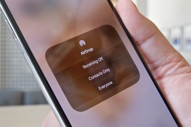iOS lộ lỗ hổng cực kỳ nghiêm trọng, hacker truy cập iPhone từ xa một cách dễ dàng iOS lộ lỗ hổng cực kỳ nghiêm trọng, hacker truy cập iPhone từ xa một cách dễ dàng