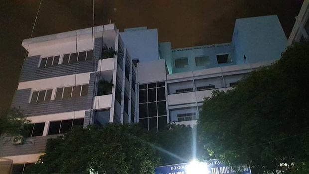 Cựu sinh viên rơi từ tầng 6 trường Đại học Ngoại Ngữ - Tin Học TP.HCM - 2 Cựu sinh viên rơi từ tầng 6 trường Đại học Ngoại Ngữ - Tin Học TP.HCM - 2