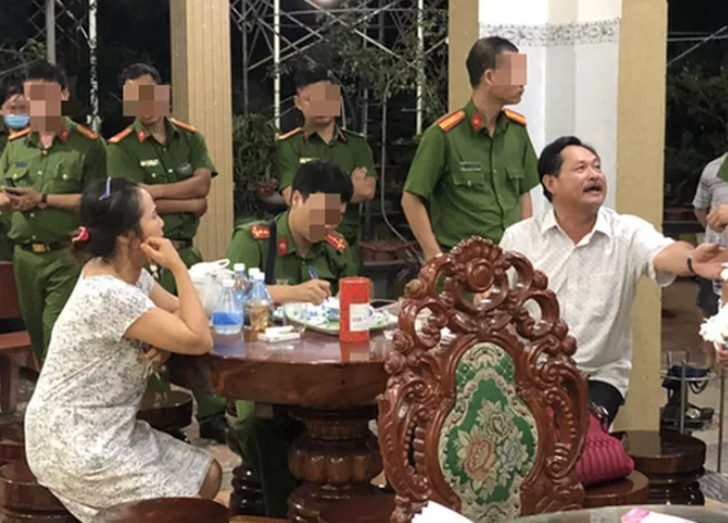 Cận cảnh biệt thự dát vàng của đại gia Thiện Soi vừa bị bắt để điều tra hành vi rửa tiền Cận cảnh biệt thự dát vàng của đại gia Thiện Soi vừa bị bắt để điều tra hành vi rửa tiền