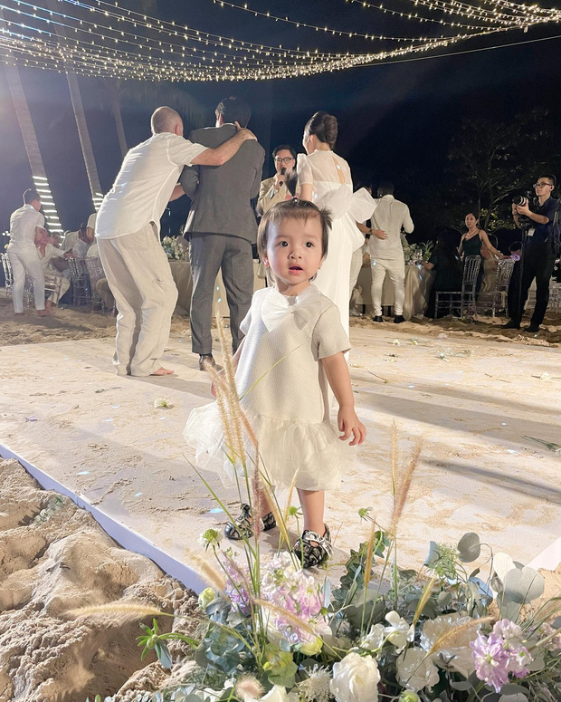 Soi 2 đám cưới Công Phượng và Bùi Tiến Dũng: Tổ chức tận 3 nơi, dàn khách mời khủng và những chi tiết đặc biệt - 30 Soi 2 đám cưới Công Phượng và Bùi Tiến Dũng: Tổ chức tận 3 nơi, dàn khách mời khủng và những chi tiết đặc biệt - 30