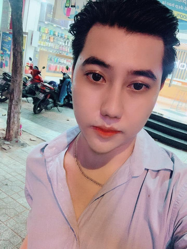 Thánh TikToker 'chịu không chịu thì thôi' rửa xe SH bằng nước hoa, netizen thắc mắc: Có khi đồ 'pha ke' nên không sợ hao! - 4 Thánh TikToker 'chịu không chịu thì thôi' rửa xe SH bằng nước hoa, netizen thắc mắc: Có khi đồ 'pha ke' nên không sợ hao! - 4
