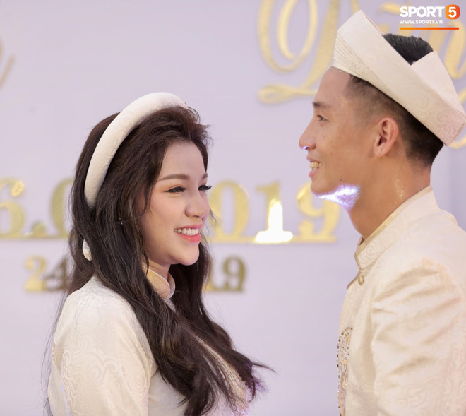 Soi 2 đám cưới Công Phượng và Bùi Tiến Dũng: Tổ chức tận 3 nơi, dàn khách mời khủng và những chi tiết đặc biệt - 27 Soi 2 đám cưới Công Phượng và Bùi Tiến Dũng: Tổ chức tận 3 nơi, dàn khách mời khủng và những chi tiết đặc biệt - 27