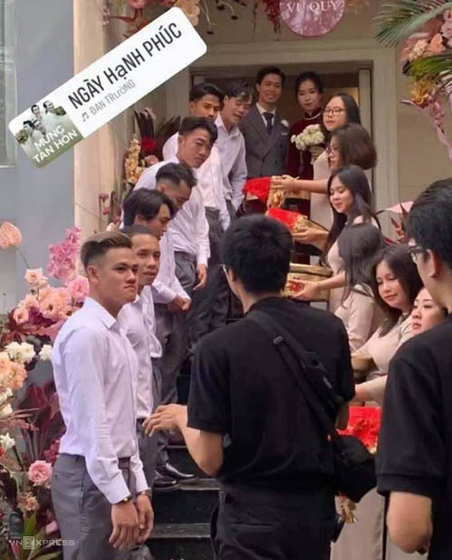 Lương Xuân Trường có động thái lạ đúng ngày Công Phượng cưới vợ ở quê - 2 Lương Xuân Trường có động thái lạ đúng ngày Công Phượng cưới vợ ở quê - 2