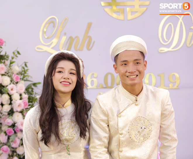 Soi 2 đám cưới Công Phượng và Bùi Tiến Dũng: Tổ chức tận 3 nơi, dàn khách mời khủng và những chi tiết đặc biệt - 18 Soi 2 đám cưới Công Phượng và Bùi Tiến Dũng: Tổ chức tận 3 nơi, dàn khách mời khủng và những chi tiết đặc biệt - 18