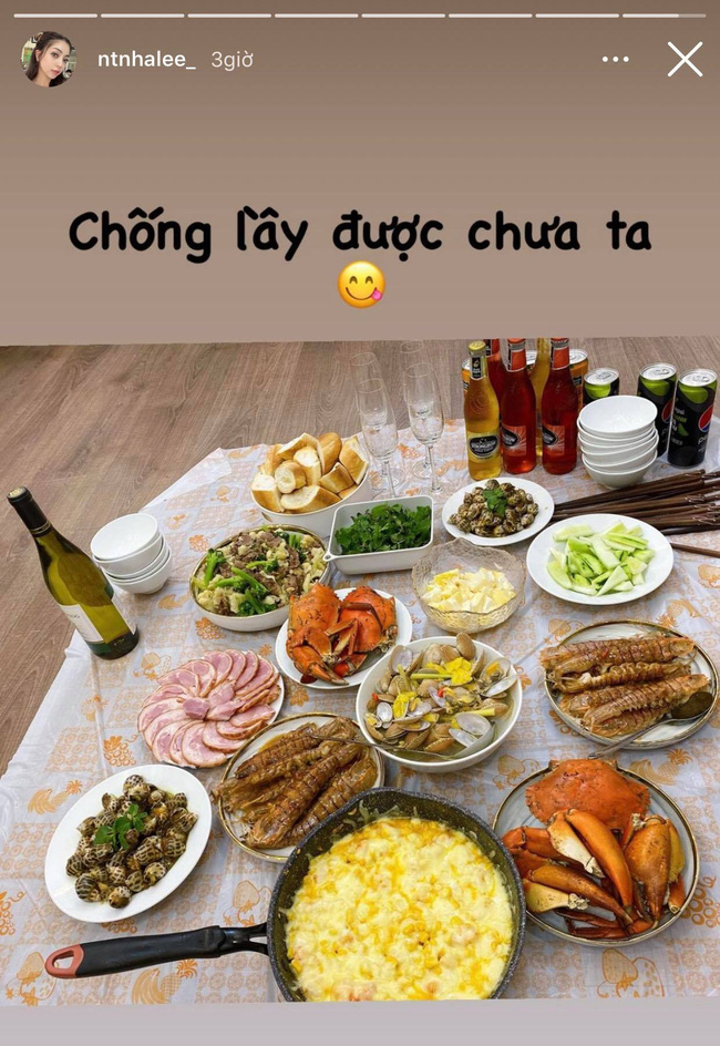Nhật Lê - 'tình cũ' Quang Hải khoe mâm cơm tự nấu sang xịn như nhà hàng, so với cơm Huỳnh Anh nấu quả là khác nhau trời vực! Nhật Lê - 'tình cũ' Quang Hải khoe mâm cơm tự nấu sang xịn như nhà hàng, so với cơm Huỳnh Anh nấu quả là khác nhau trời vực!
