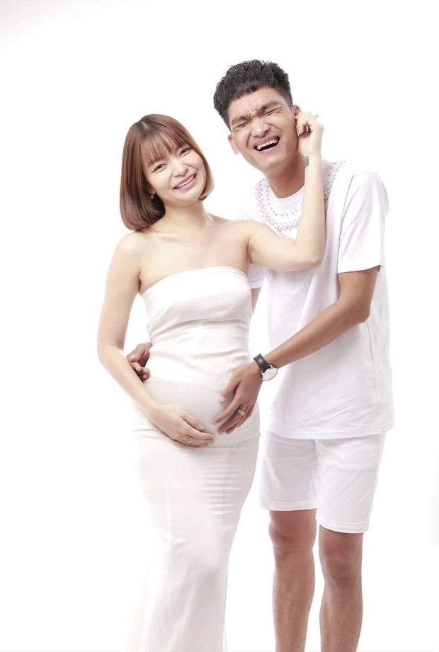 Mạc Văn Khoa gửi lời cảm ơn bà xã sau khi chính thức đăng ký kết hôn: 'Cảm ơn em đã chịu khó làm vợ anh' - 1 Mạc Văn Khoa gửi lời cảm ơn bà xã sau khi chính thức đăng ký kết hôn: 'Cảm ơn em đã chịu khó làm vợ anh' - 1